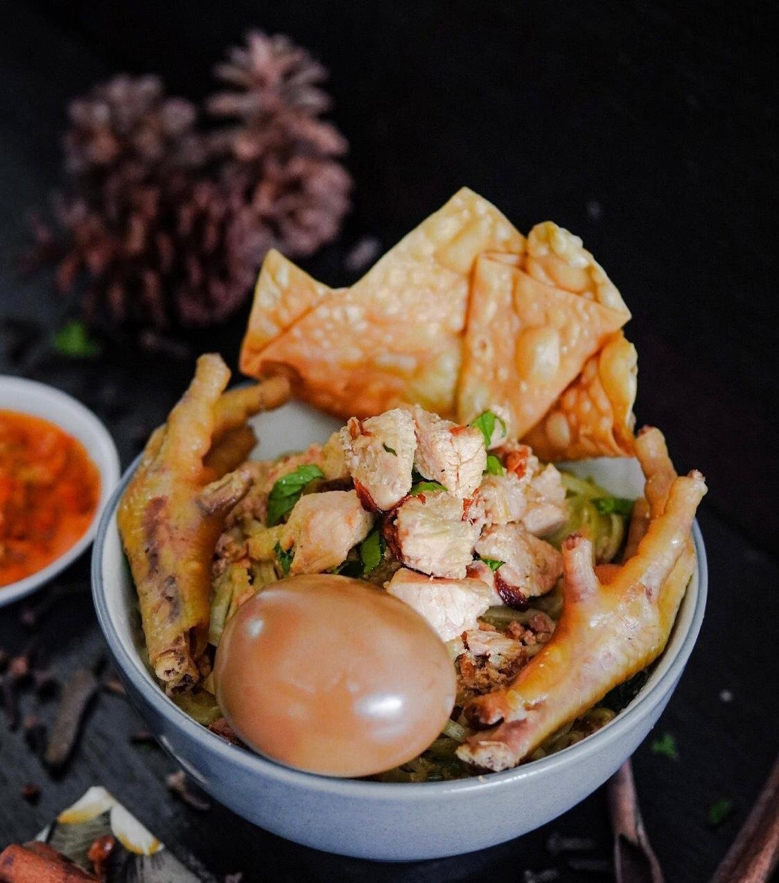 Mie Ayam Pangsit Ceker Telur  --- 21,000