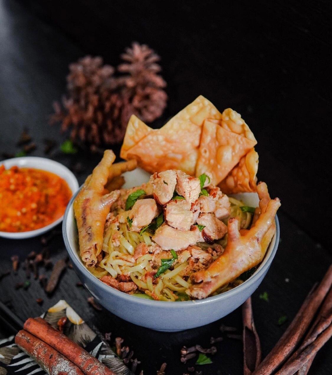 Mie Ayam Pangsit Ceker  --- 17,000